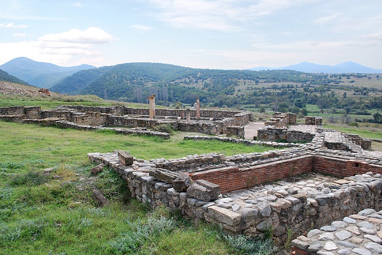 Археолошкиот локалитет Баргала кај Штип со ограноци на планината Плачковица