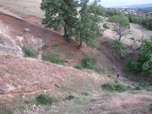 Претерана ерозија и поројност во подножјето на Скопска Црна Гора, поради оголеноста.