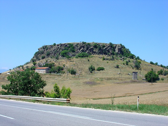 Костоперска карпа, остаток од голема вулканска плоча.