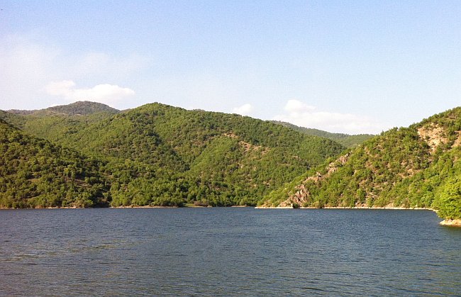 Езерото Турија сликано од Огражден.